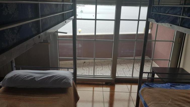 Albergue En Corcubion Playa De Quenxe Pansiyon Dış mekan fotoğraf
